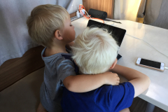 Traute Zweisamkeit bei der täglichen Ration IPad