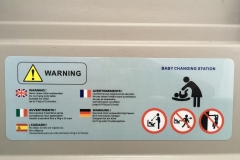 Ein kleiner Übersetzungsfehler mit potentiell fatalen Folgen für den Wickeltisch