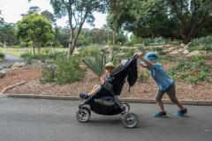 Wir haben einen Buggy für Paul gemietet, den Anschieber gab es gratis dazu