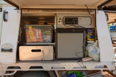 Küche auf der Beifahrerseite, Ladestation