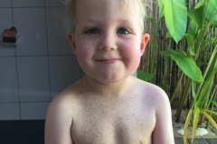 kaum da, schon von oben bis unten "paniert"