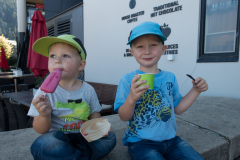 Drama im Eisladen, Paul wollte unbedingt dieses Eis (zum Glück gibt es eine Tropfschale dazu)