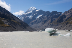 Hooker Lake mit Eisberg