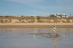 Tokerau Beach - der Baumeister ist am Werk