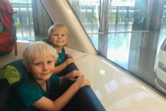 Im Zug am Flughafen Zürich