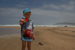 Leider immer wieder - Plastikmüll am Strand (eine Dose Aromat)