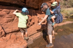 Papa gibt Anweisungen