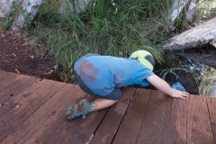 Er will sich die Hände waschen, ich glaub das T-Shirt hätte es nötiger