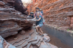 Hancock Gorge - bitte alle recht freundlich (und ja, wir haben aufgegeben und Fliegennetze gekauft)